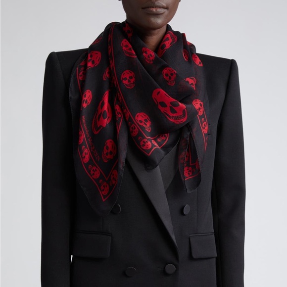 NWT Alexander McQueen Skull Silk Scarf